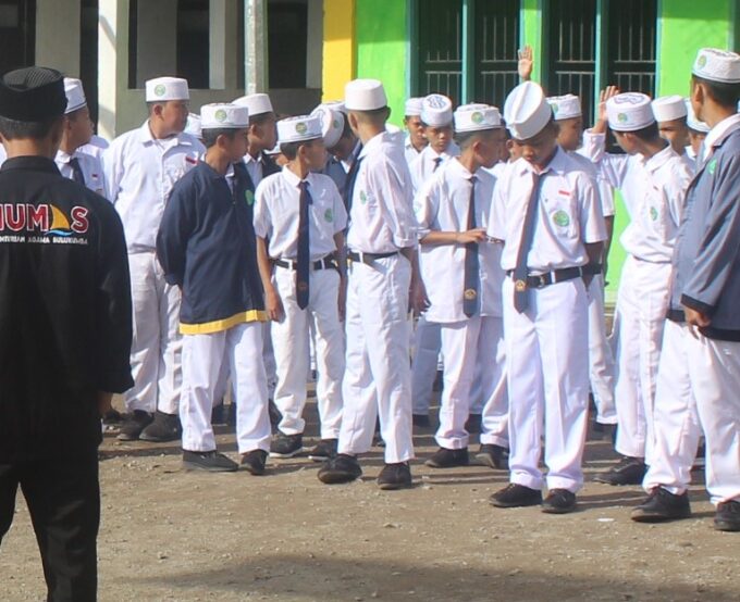 Opini: Akses Informasi, Pentingnya Pesantren Miliki Website di Era Digital