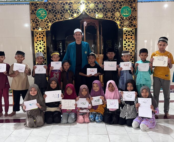 Mahasiswa KKN UNISAD Sengkang Bina Santri TPQ Baburrahman Galung Beru