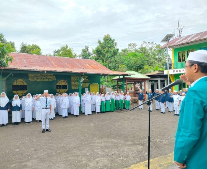 Upacara Terpadu, Ketua Yayasan Sampaikan Pesan Pedoman Hidup Santri