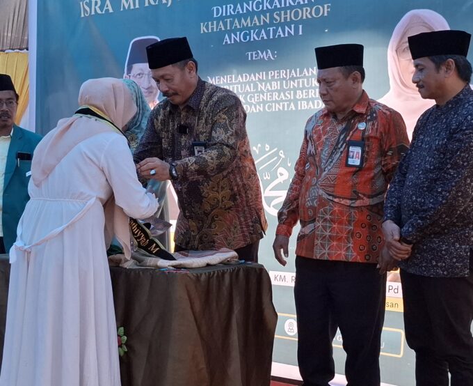 Khataman Shorof Pontren As'adiyah Galung Beru Tuai Pujian Kakanwil Kemenag Sulsel