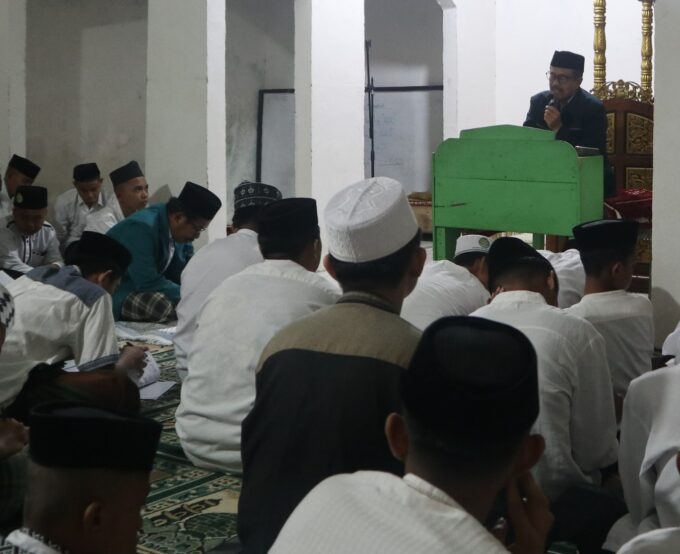 Mudir Ma'had Aly As'adiyah Sengkang Bawakan Pengajian Halaqah Kitab Ta'limul Muta'allim