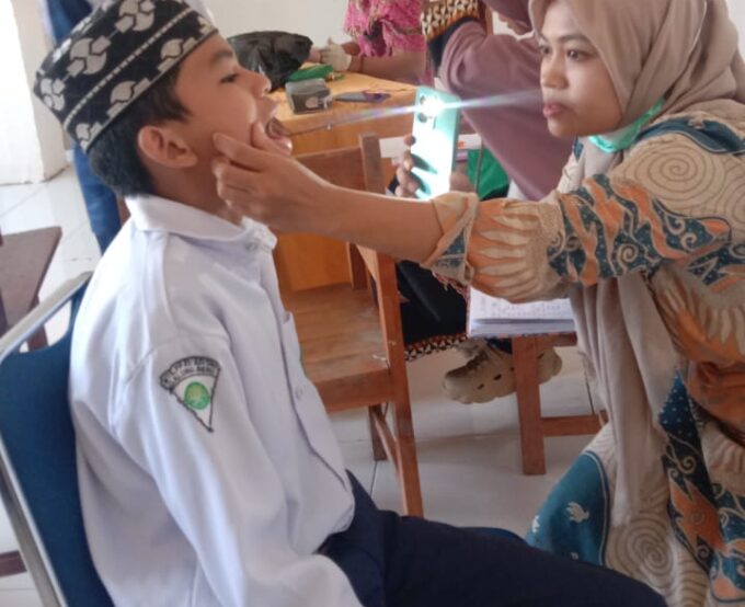 Pontren As’adiyah Galung Beru Disambangi Tim Medis, Santri Antusias Jalani Pemeriksaan