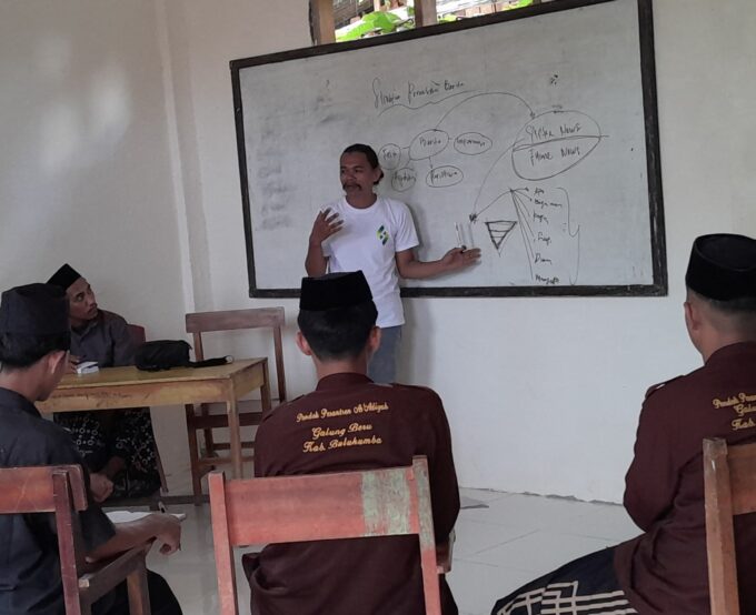 ASGAR CENTER Hadirkan Wartawan Sulengka.id dalam Bimtek Kehumasan Santri