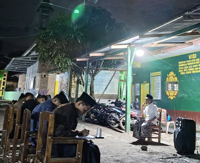 Tingkatkan Komunikasi Publik, Asgar Center Latih Santri Kehumasan