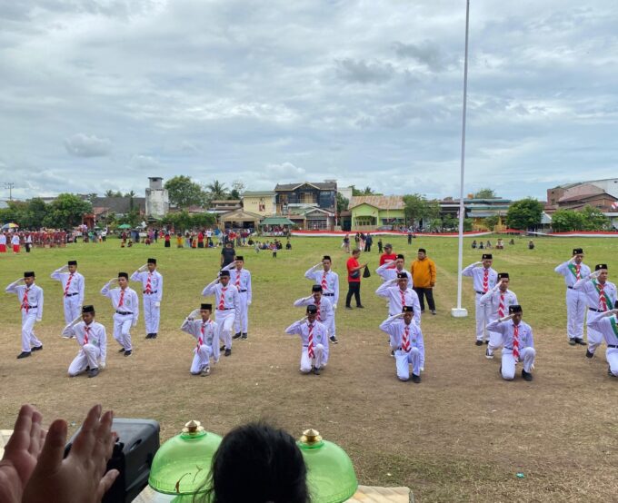 Tim Gerak Jalan MA As’adiyah Galung Beru Bikin Kagum di HUT RI Gantarang