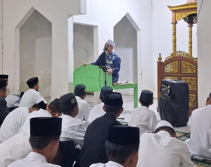Pengajian Umum: Gurutta Erfin Beddu Tekankan Tiga Kunci Kesuksesan Santri