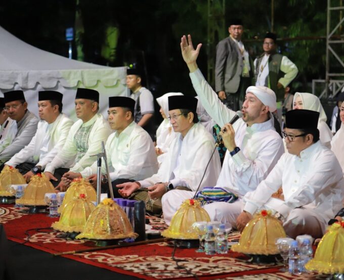 Getaran Cinta Rasul di Wajo, Menag dan Bupati Larut dalam As’adiyah Bersalawat