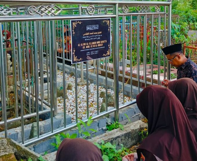Napak Tilas, Santri As’adiyah Galung Beru Ziarahi Makam Pendiri As’adiyah