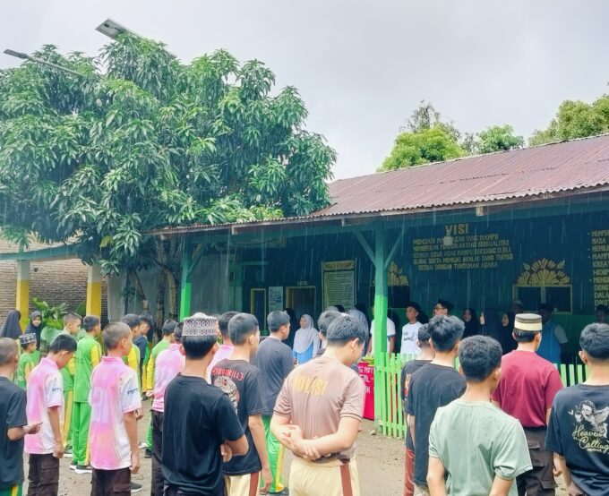 Diguyur Hujan, Semangat Santri Warnai Pembukaan Porseni 2026 As'adiyah Galung Beru