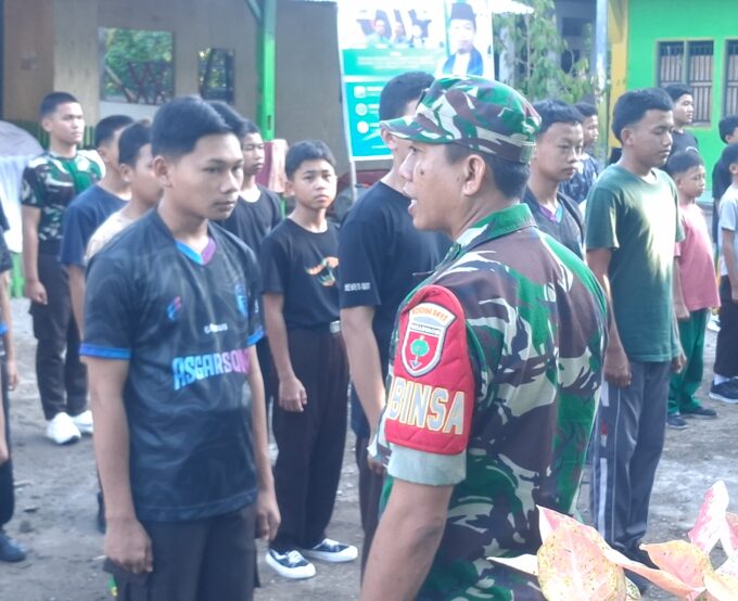 Babinsa Gattareng Latih PBB Santri As'adiyah Galung Beru, Tanamkan Disiplin Sejak Dini