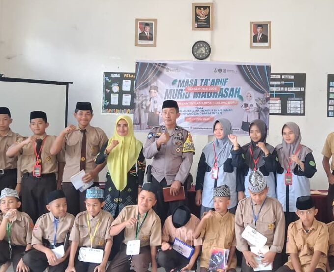 Bhabinkamtibmas Gattareng Perkuat Kesadaran Santri Cegah Bullying dan Diskriminasi