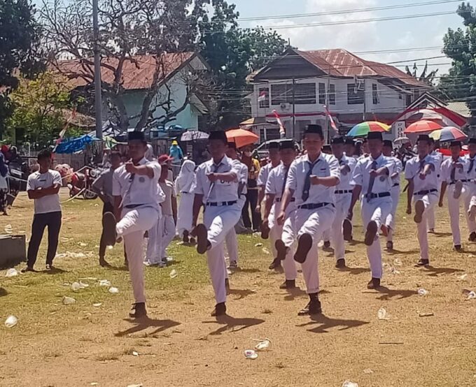 Tiga Tahun Konsisten Naik Podium, MA As’adiyah Galung Beru Sabet Juara 2 Gerak Jalan HUT RI